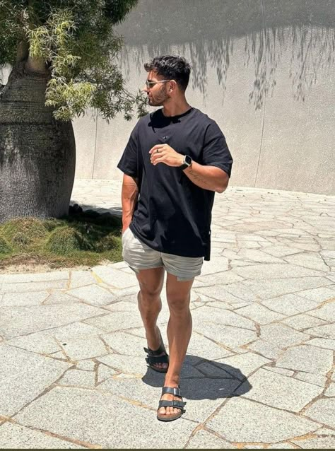 Sandals Outfit Men, Italian Summer Outfits Men, Vacation Outfits Men, Italian Summer Outfits, Birkenstock Men, Mens Summer Outfits, Mens Casual Outfits Summer, Street Style Outfits Men, Street Fashion Men Streetwear