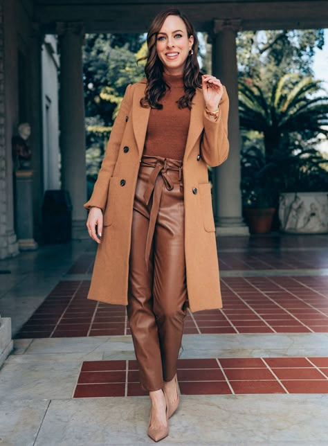 Camel Outfit, Monochromatic Looks, Meghan Markle Outfits, Paperbag Hose, Brown Leather Pants, Brown Outfits, Monochromatic Fashion, Monochromatic Outfit, Monochrome Outfit