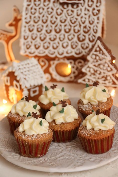 Pepparkaksmuffins Jul Kaka, Christmas Cake, Mini Cupcakes, Beautiful Cakes, Christmas And New Year, Sweden, Muffins, Baking, Cake