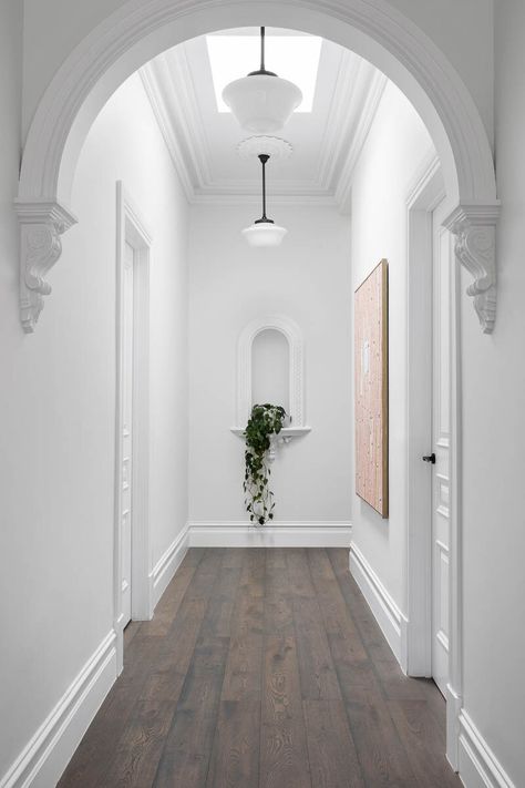 Hallway Skylight, Edwardian Architecture, Edwardian Home, White Hallway, Leadlight Windows, Walls Decor, Wall Niche, Hallway Designs, Entry Hallway