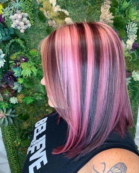 Blue Chunky Highlights, Chunky Highlights Short Hair, 90s Chunky Highlights, 90s Highlights Hair, 90s Highlights, Pink Chunky Highlights, Strawberry Brunette, Highlights Blue, Highlights Ideas