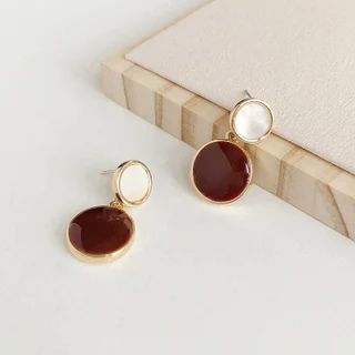 BeverlyMintDesigns - Etsy Hanging Earring, Water Drop Earrings, Vintage Drop Earrings, Trend Jewelry, Black Stud Earrings, Brown Earrings, Earring Trends, Metal Fashion, Statement Drop Earrings