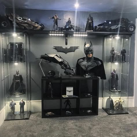 Batman Display Ideas, Batman Collection Display, Dc Room Decor, Batcave Room, Comic Book Rooms, Comic Room, Batman Room, Hulk Superhero, Thor Avengers