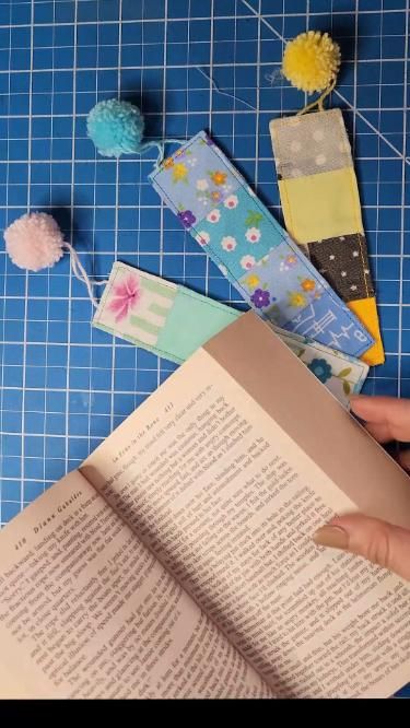 Upgrade your reading game with a stylish and customized fabric bookmark made from your own fabric scraps. Discover the beauty of handmade creations with our step-by-step tutorial on sewing fabric bookmarks. It's an easy sewing project that will not only declutter your sewing space but also add charm to your book collection. Click here to find out more. Crafts With Scraps Of Fabric, Cloth Bookmarks Handmade, Craft Ideas With Fabric Scraps, Scrap Ideas Fabric, Diy With Fabric Craft Ideas, Diy Bookmarks Fabric, Fabric Scraps Diy, Small Things To Make And Sell, Scrap Fabric Bookmarks