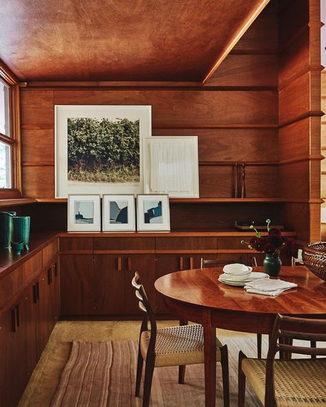 Lazaro Rosa-Violan on Instagram: “De là-haut” Usonian Style, Frank Lloyd Wright Usonian, Usonian House, Mahogany Paneling, Spanish Home, Spanish Home Decor, Frank Lloyd Wright Design, Frank Lloyd Wright Homes, Modern Houses