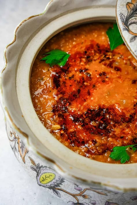 Ezogelin Corbasi (Turkish lentil soup) Turkish Soup Recipes, Turkish Lentil Soup, Turkish Red Lentil Soup, Turkish Soup, Middle Eastern Lentil Soup, Soup Restaurant, Bean Soups, Food Room, Cozy Food