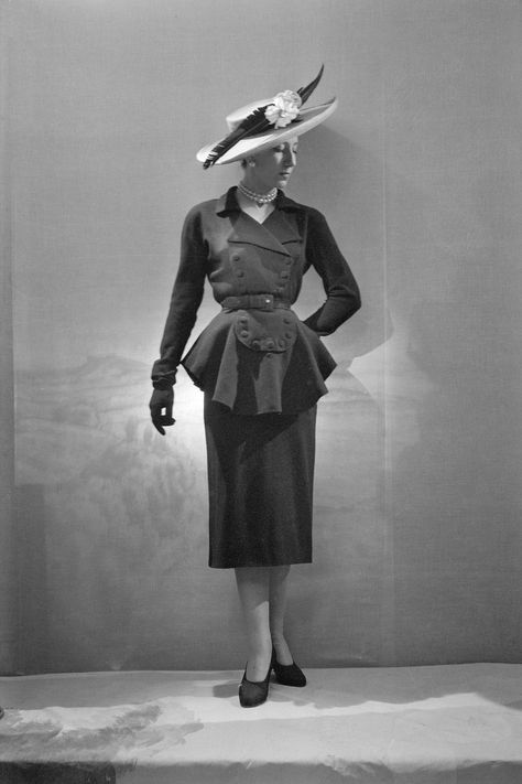 Cristóbal Balenciaga's couture legacy in 10 vintage photos | Vogue Paris Balenciaga First, Cristobal Balenciaga, Womens Wear Daily, Balenciaga Fashion, Henri Cartier Bresson, Cristóbal Balenciaga, Iconic Moments, Diana Vreeland, Spanish Fashion