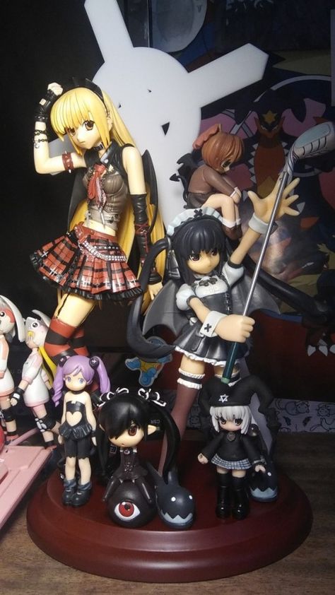 Weird Figures Anime, Cute Core Anime Figures, Horror Anime Figurine, Creepy Cute Anime Figures, Goth Anime, Maid Figure Anime, 2000s Anime, Anime Figurines, Figure Poses