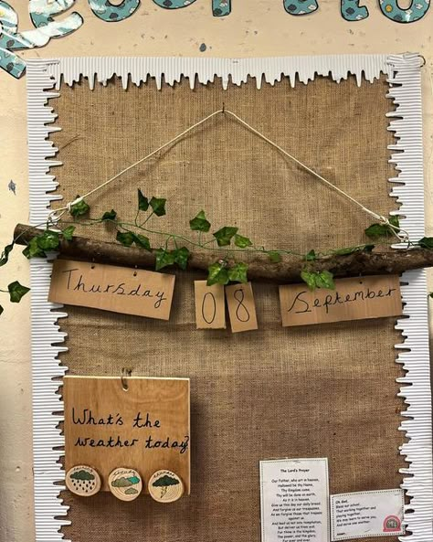 Reggio Calendar Ideas, Childrens Calendar Ideas Eyfs, Calendar For Preschool Classroom, Nursery Board Ideas, Regio Classroom Decor, Nature Inspired Preschool Classroom, Nature Based Classroom Reggio Emilia, Forest School Display Board, Natural Classroom Ideas