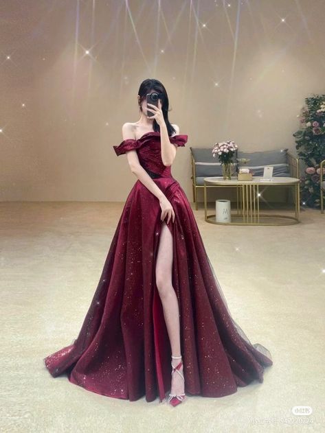 Fancy Prom Dresses Red, Asian Elegant Dress, Red Ball Dress Aesthetic, Pretty Prom Dresses Red, Asian Prom Dresses, Masquerade Ball Gowns Red, Dresses For Award Shows, Anime Prom Dress, Korean Gown Prom