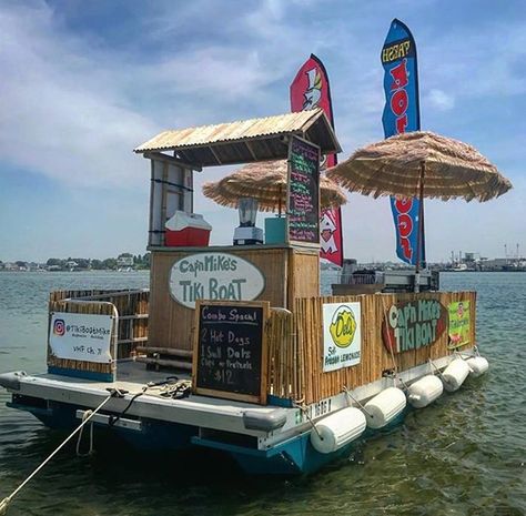 Cap'n Mike's Tiki Boat is a floating concession stand that delivers snacks and drinks to hungry, thirsty, and appreciative boaters. Pontoon Boat Party, Tiki Boat, Boat Restaurant, Boat Bar, Party Barge, Floating Restaurant, Lake Fun, Floating Boat, Boat Parade