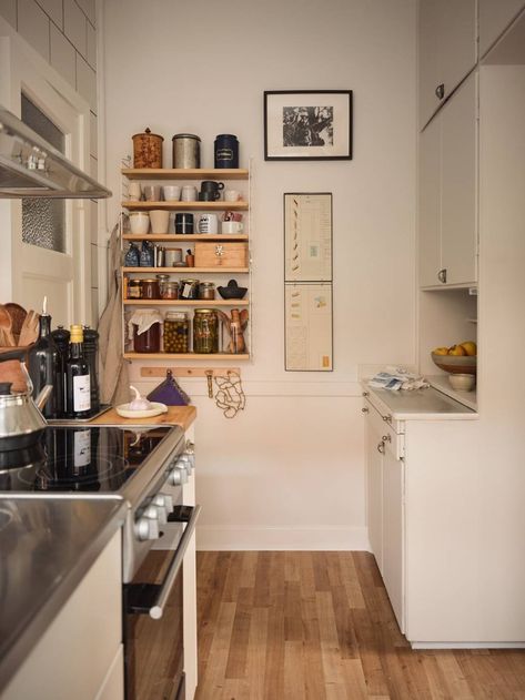 Scandinavian Kitchens, Swedish Kitchen, Swedish Apartment, Earthy Home, Airbnb Design, Swedish House, Scandinavian Kitchen, Dining Nook, Loft Apartment