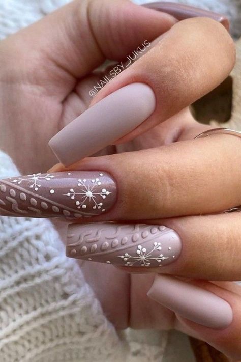 39 OMG-Amazing Sweater Nails You Won't Be Able To Resist Short Christmas Nails Ideas, 3d Snowflakes, Long Almond, December Nails, Nails Gold, Red French, Winter Nails Acrylic, Christmas Gel Nails, Sweater Nails