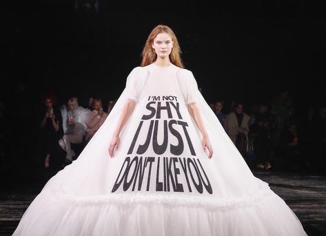 Viktor And Rolf, Fashion Journals, Fashion Design Dress, Weird Fashion, Pakistani Bridal Wear, Couture Mode, Statement Dress, Viktor & Rolf, Couture Week