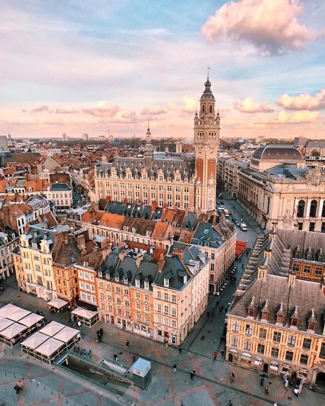 Lille : La Chambre de Commerce et son beffroi vus du haut de la grande roue Lille France, Voyage Europe, Wonderful Picture, City Trip, City Travel, France Travel, Nature Travel, Ferry Building San Francisco, Day Trips