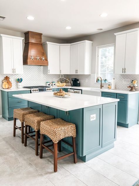 Teal Kitchen Cabinets, Turquoise Cabinets, Teal Kitchen, Beach House Kitchens, Bright Kitchens, Classic Kitchen, Coastal Kitchen, Remodel Kitchen, Island Kitchen