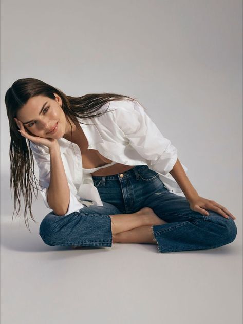 Denim Photoshoot, Stile Kendall Jenner, Studio Portrait Photography, Kendall Style, Studio Photography Poses, Photoshoot Studio, 사진 촬영 포즈, Model Inspo, Kendall Jenner Outfits