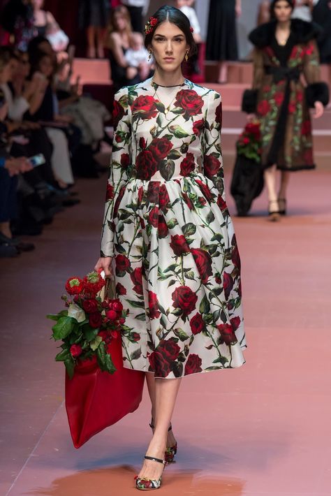 Cool Chic Style Fashion: Fashion Inspiration | Dolce&Gabbana Rose ... Silk Organza Dress, Pleated Skater Dress, Ellie Saab, Rose Print Dress, Floral Fashion, Dolce E Gabbana, 2015 Fashion, Fall 2015, Mode Inspiration