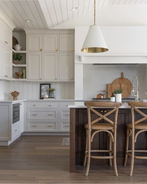 White Beveled Subway Tile, Beveled Subway Tile, Coastal Kitchen Design, Corner Pantry, Shaker Style Cabinets, Best White Paint, Coastal Kitchen, Style Deco, Joanna Gaines