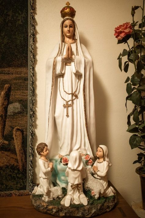 How to Celebrate the Feast of Our Lady of the Rosary - Amazing Catechists Battle Of Lepanto, Our Lady Of The Rosary, Lady Of The Rosary, High School Science Teacher, Sea Battle, Relationship With Jesus, Praying The Rosary, Faith Formation, Poems Beautiful