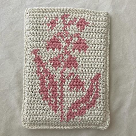 Pink Lily of the Valley Handmade Crochet Kindle Cover/Sleeve Shop Link in Bio #kindle #kindlecover #kindlesleeve #crochet #shoplocal #shopsmall #etsy #etsyshop #melbourne #ereader #booklover Pink Lily Of The Valley, Ereader Cover, Kindle Oasis, Pink Lillies, Kindle Sleeve, Kindle Cover, Kindle Paperwhite, Yarn Projects, Pink Lily