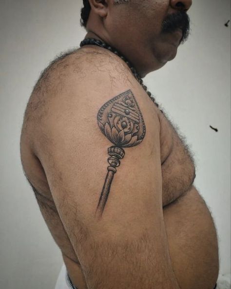 Muruga Tattoo, Shadow Tattoo, Boy Tattoos, Name Tattoo, Fun At Work, Tattoo Studio, Hand Tattoos, Tattoos, Quick Saves