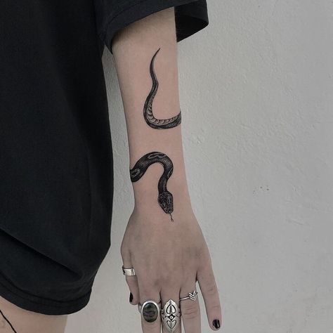 Wormhole Tattoo, Professional Tattoo Kits, Tattoo Snake, Serpent Tattoo, Snake Tattoo Design, Inspiration Tattoos, Gorgeous Tattoos, Tattoo Kits, Dainty Tattoos