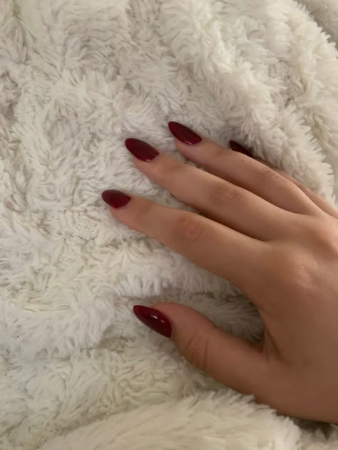 Fall Nail Inspo Coffin Simple, Red Nails Acrylic Short, Red Nail Aesthetic, Red Nails For Fall, Fall Red Nails, Aesthetic Red Nails, Red Nails Short, Red Nails Aesthetic, Dark Red Nails