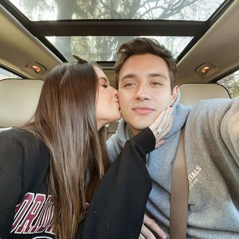 Jess Conte, Best Photo Poses For Couples, Couples Kiss, Poses Couple, Cute Couple Outfits, Couple Picture, Couple Picture Poses, Cute Couple Poses, Couple Photoshoot Poses