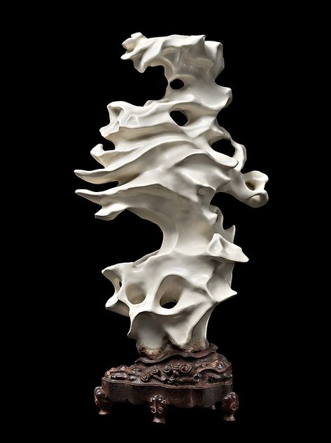 A porcelain gongshi-like sculpture by Zhao Meng White Sculpture, Porcelain Sculpture, Batumi, Ceramic Porcelain, Pottery Sculpture, Paper Clay, You're Awesome, Contemporary Ceramics, Sculpture Installation