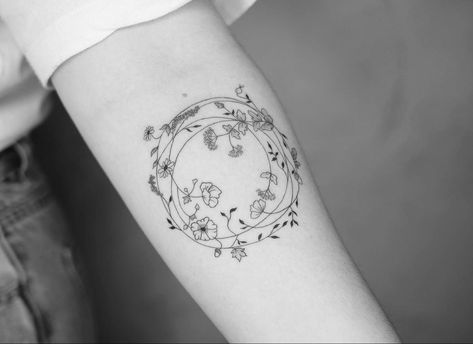 Circular Tattoo Designs, Circular Tattoo, Wreath Tattoo, Single Line Tattoo, Circle Tattoo, Bouquet Tattoo, Wildflower Wreath, Flower Circle, Hand Poke