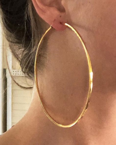 Big Gold Hoops Aesthetic, Big Hoops Aesthetic, Big Hoop Earrings Aesthetic, Big Hoop Earrings Outfit, Gold Hoops Aesthetic, Gold Hoop Earrings Aesthetic, Hoops Aesthetic, Big Hoops Earrings, Hoop Earrings Aesthetic