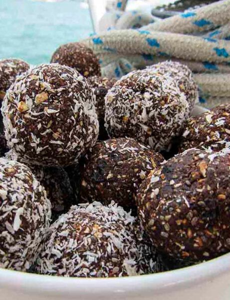 High Fibre Bliss Balls - The Captain & The Cook Vegan Bliss Balls, Fibre Diet, Fiber Balls, Fibre Foods, Interesting Desserts, Prune Recipes, High Fiber Snacks, Fiber Snacks, Energy Balls Healthy