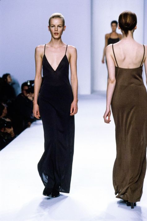 Calvin Klein Collection Fall 1996 Ready-to-Wear Fashion Show - Emma Balfour @sommerswim 1990 Style, Haute Couture Style, 90s Minimalism, Fashion Guys, 90s Calvin Klein, Fashion Gone Rouge, 90s Runway Fashion, 90s Runway, Calvin Klein Collection