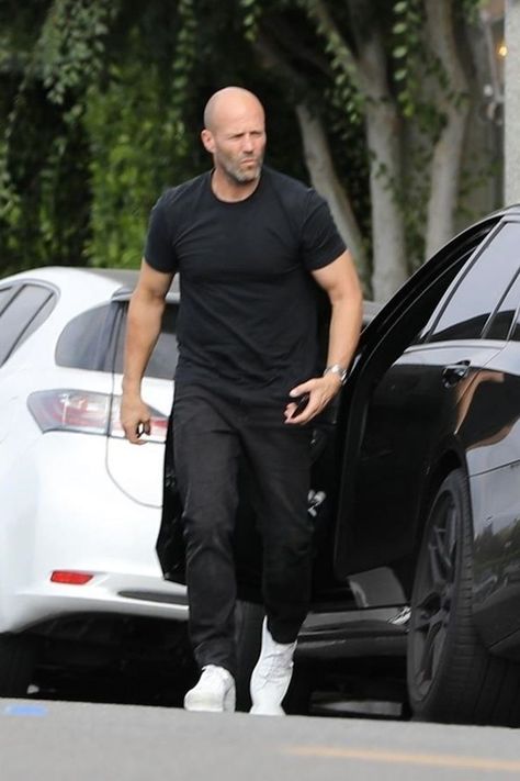 Jason Statham Outfit, Bald Man Fashion, Bald Style Men, Jason Statham Aesthetic, Bald Man Style, Jason Statham Style, Bald Men Fashion, Jason Statham Body, Bald Fashion