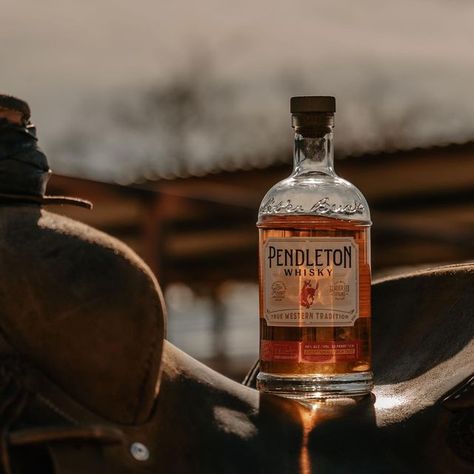 Kenzie | Western Brand Photographer on Instagram: "Let’er Buck 🤘🏼 . . . . . #cowboy #bonafidecowboy #leterbuck #bar #bourbon #drinks #pendleton #pendletonwhisky #whiskey #whisky #whiskygram #whiskylife #whiskylover #whiskyporn" Whiskey Cowboy Aesthetic, Bagpiper Whiskey, Bourbon Photography, Cowboy Drink, Pendleton Whiskey, Whiskey Still, Cowboys Bar, Collage Project, Aesthetic Drinks