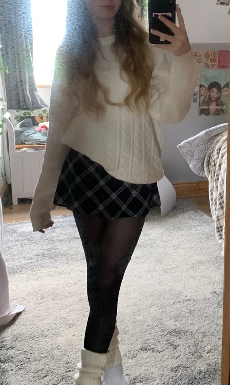 Skirt And Jumper Outfit, Sweater Academia, Aesthetic Skirts, Jumper And Skirt, Fashion Coquette, Jumper Outfit, Croquettes, Really Cute Outfits, Outfit Inspo Fall