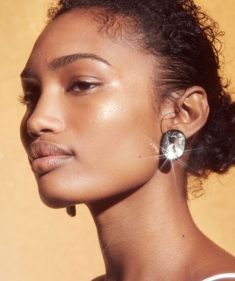 This Is Why The Glossier Skin Always Looks So Good+#refinery29 Glossier Photoshoot, Glossier Skin, Skincare Shoot, Glossier Skin Tint, Glossier Perfecting Skin Tint, Glossier Stretch Concealer, Makeup Tips For Brown Eyes, Beauty Campaign, Glossier Makeup