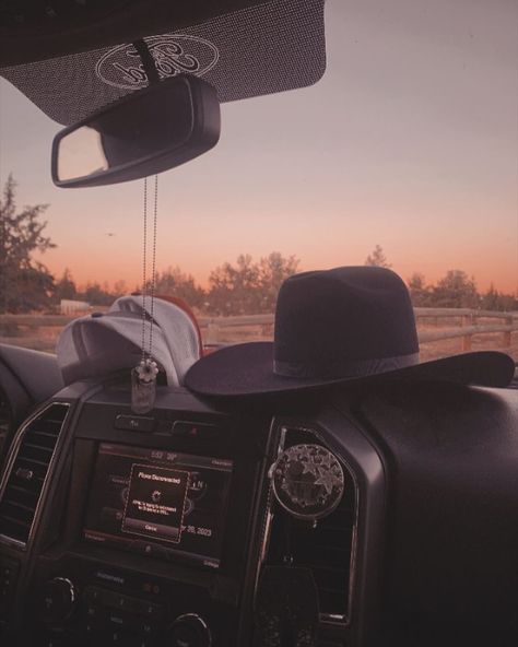 🤎 Cowboy Truck Aesthetic, Country Dark Aesthetic, Aesthetic Truck Pictures, Grunge Country Aesthetic, Contry Asthetic, Spanish Cowgirl, Western Asthetic Picture, Dark Country Aesthetic, Rancher Aesthetic