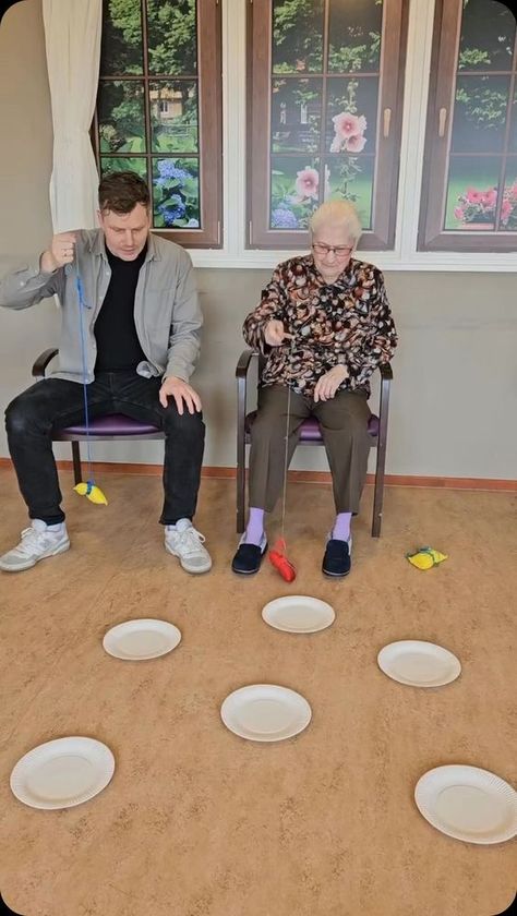 Instagram Elderly Activities Games, Senior Citizen Activities Games, Senior Care Activities, Senior Citizen Activities, Senior Living Activities, Nursing Home Activities, Senior Games, Recreation Therapy, Occupational Therapy Activities