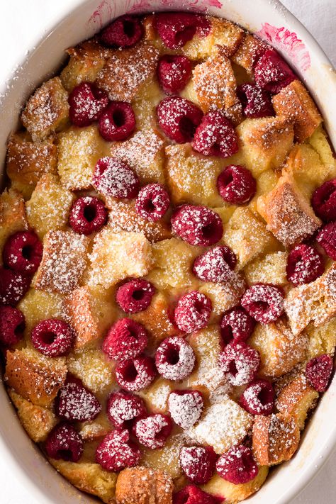 Raspberry Brioche, Breakfast Recipes For A Crowd, Raspberry Bread Pudding, Brioche Bread Pudding, Raspberry Bread, Recipes For A Crowd, Puding Roti, Bread And Butter Pudding, Brioche Bread