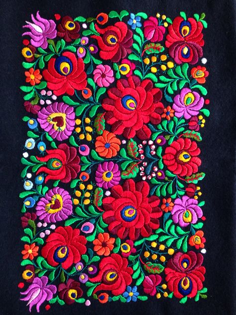 Hungarian embroidery Hungarian Embroidery Pattern, Matyo Embroidery, Mexican Textiles, Hungarian Embroidery, Boda Mexicana, Diy Embroidery Patterns, Hand Work Embroidery, Ukrainian Art, Folk Embroidery