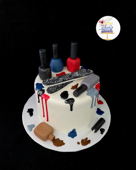 Nail Art Cake Birthday, Nail Cake Design, Nail Cakes Birthdays, Manicure Cake Ideas, Fiesta Nails, Candy Shoot, Nail Polish Cake, Polish Cake, Car Cake Tutorial