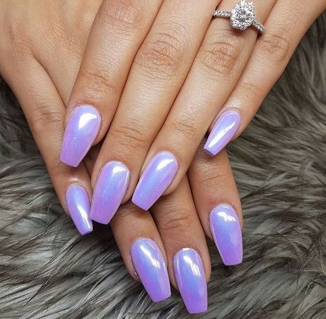 Purple Crome Nails Coffin, Chrome Nails Lavender, Purple Crome Nails Design, Ombre Chrome Nails Almond, Iridescent Purple Nails, Nails With Pigment, Purple Chrome Acrylic Nails, Cool Chrome Nails, Purple Iridescent Nails