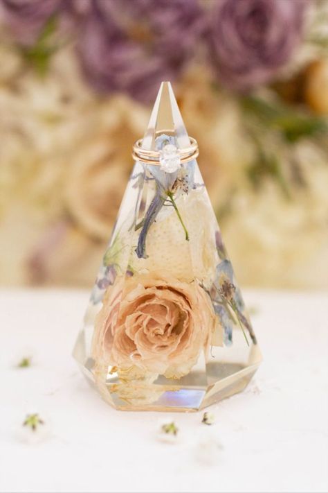 Wedding flowers preserved in resin Resin Ring Holder, Ring Holder Diy, Floral Preservation, Faceted Ring, Diy Resin Art, Dried Floral, Resin Ring, Resin Flowers, Jewelry Dish