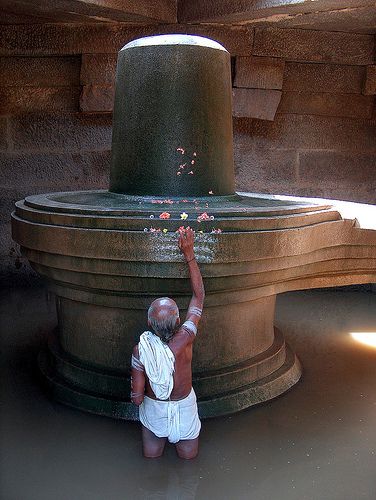 Shiva lingam, Hampi | India | Simbo Benbo | Flickr Arte Yoga, Mahakal Shiva, Shiva Linga, Shiva Lingam, Lord Siva, Om Namah Shivay, Lord Shiva Hd Wallpaper, Hampi, India People