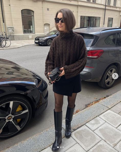 Occasion Outfits Classy, Everlane Outfit, Outfit Ideas Oversized, Looks Adidas, Adrette Outfits, Winter Boots Outfits, Rok Mini, Paris Mode, Pullover Outfit