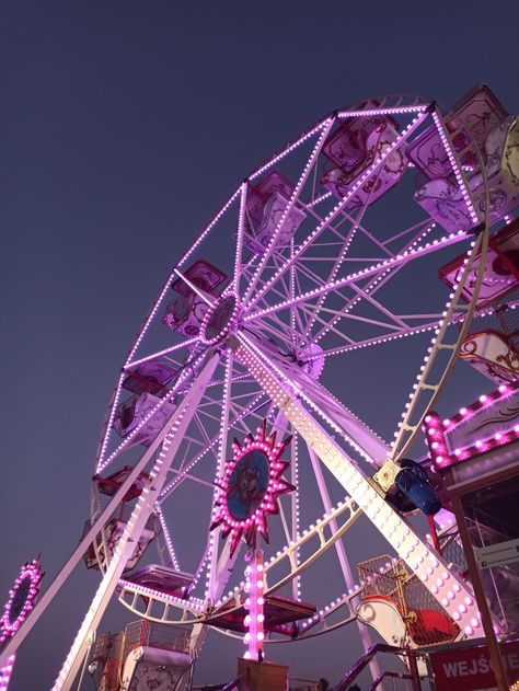 Neon Amusement Park, Pink Carnival Aesthetic, Clown Moodboard, Amusement Park Aesthetic, Amusment Parks, Theme Park Tycoon, Bee Aesthetic, Crazy Gifts, Carnival Aesthetic