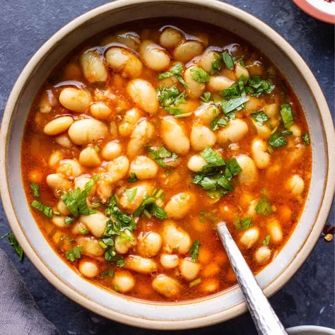 Loubia Recipe (Moroccan Slow Cooker Bean Stew) Cannellini Beans Recipes, White Bean Stew, Easy Vegan Soup, White Bean Recipes, Slow Cooker Beans, Crock Pot Slow Cooker Recipes, Bean Stew, Vegan Meal Plans, Moroccan Food