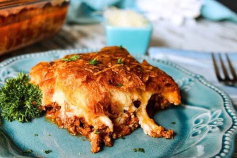 Cheesy Italian Ricotta & Beef Pie Recipe Meals To Make With Ground Beef, Beef Pie Recipe, Quick Casseroles, Beef Pie, Beef Pies, Just A Pinch Recipes, Crescent Roll Recipes, Just A Pinch, Meal Recipes